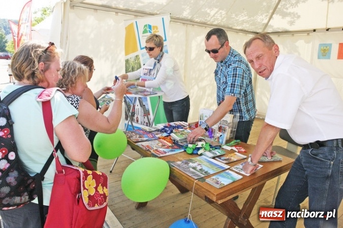 Zdjęcie w galerii na portalu naszraciborz.pl: Powiat Raciborski na Dniu Wędrownika w Niemczech wiadomości z regionu
