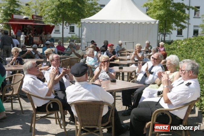 Zdjęcie w galerii na portalu naszraciborz.pl: Powiat Raciborski na Dniu Wędrownika w Niemczech wiadomości z regionu