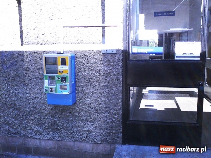 Zdjęcie w galerii na portalu naszraciborz.pl: Biletomat Kolei Śląskich już w Raciborzu wiadomości z regionu