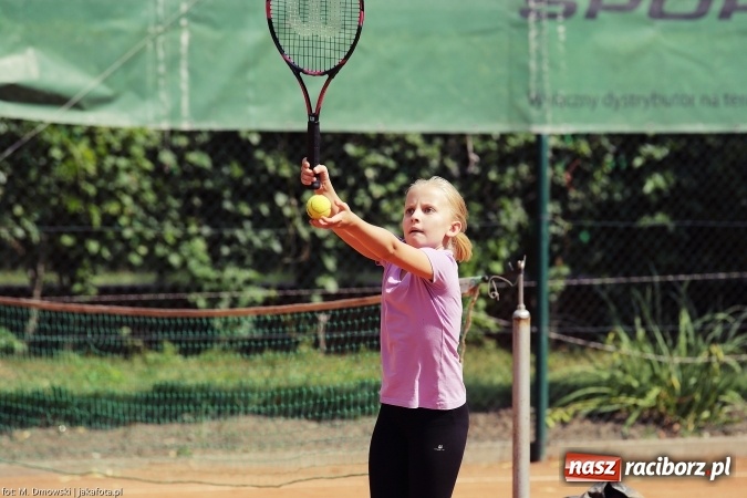 Zdjęcie w galerii na portalu naszraciborz.pl: Puchar międzynarodowego turnieju tenisowego pojechał do Pilszcza  wiadomości z regionu