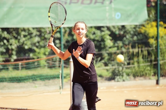 Zdjęcie w galerii na portalu naszraciborz.pl: Puchar międzynarodowego turnieju tenisowego pojechał do Pilszcza  wiadomości z regionu
