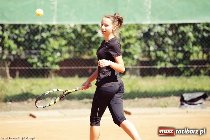 Zdjęcie w galerii na portalu naszraciborz.pl: Puchar międzynarodowego turnieju tenisowego pojechał do Pilszcza  wiadomości z regionu