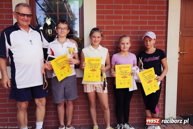 Zdjęcie w galerii na portalu naszraciborz.pl: Puchar międzynarodowego turnieju tenisowego pojechał do Pilszcza  wiadomości z regionu