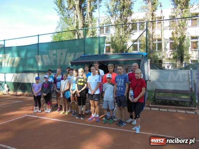 Zdjęcie w galerii na portalu naszraciborz.pl: Puchar międzynarodowego turnieju tenisowego pojechał do Pilszcza  wiadomości z regionu
