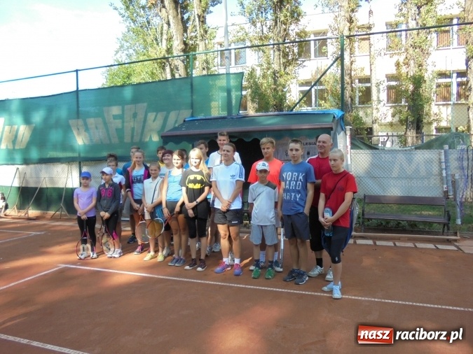 Zdjęcie w galerii na portalu naszraciborz.pl: Puchar międzynarodowego turnieju tenisowego pojechał do Pilszcza  wiadomości z regionu