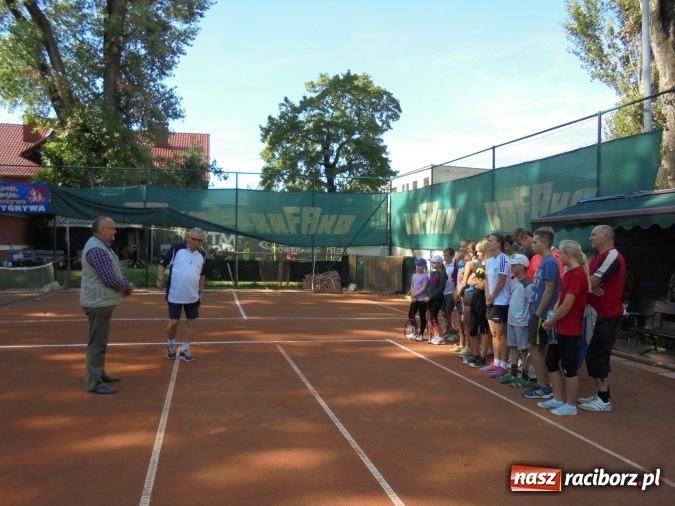 Zdjęcie w galerii na portalu naszraciborz.pl: Puchar międzynarodowego turnieju tenisowego pojechał do Pilszcza  wiadomości z regionu