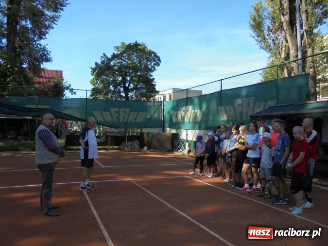 Zdjęcie w galerii na portalu naszraciborz.pl: Puchar międzynarodowego turnieju tenisowego pojechał do Pilszcza  wiadomości z regionu