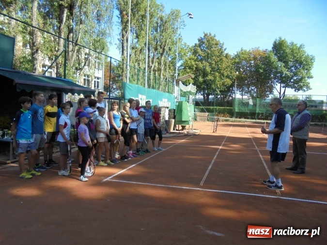 Zdjęcie w galerii na portalu naszraciborz.pl: Puchar międzynarodowego turnieju tenisowego pojechał do Pilszcza  wiadomości z regionu