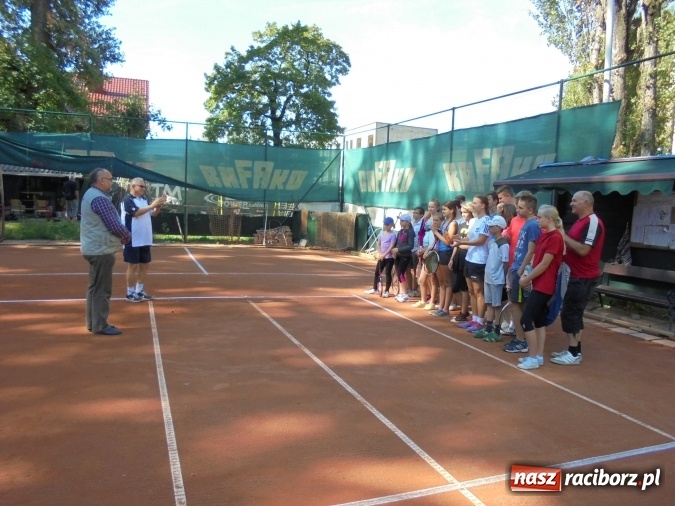 Zdjęcie w galerii na portalu naszraciborz.pl: Puchar międzynarodowego turnieju tenisowego pojechał do Pilszcza  wiadomości z regionu
