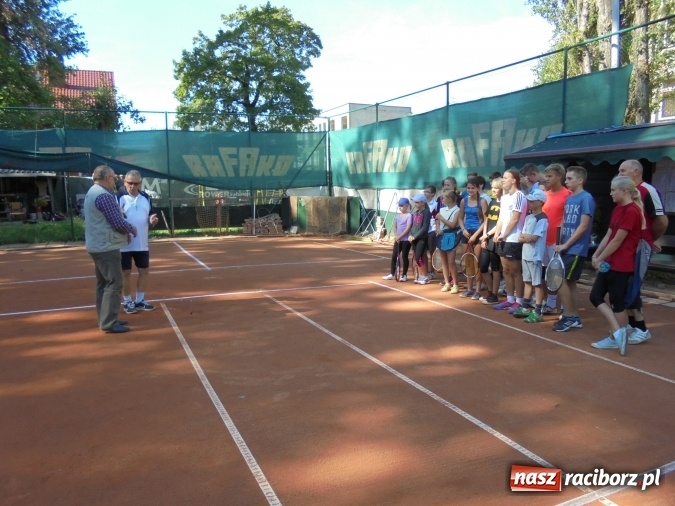 Zdjęcie w galerii na portalu naszraciborz.pl: Puchar międzynarodowego turnieju tenisowego pojechał do Pilszcza  wiadomości z regionu