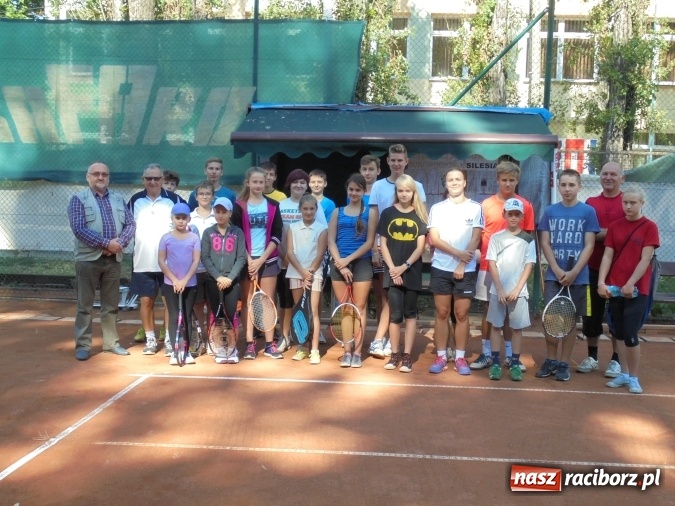 Zdjęcie w galerii na portalu naszraciborz.pl: Puchar międzynarodowego turnieju tenisowego pojechał do Pilszcza  wiadomości z regionu