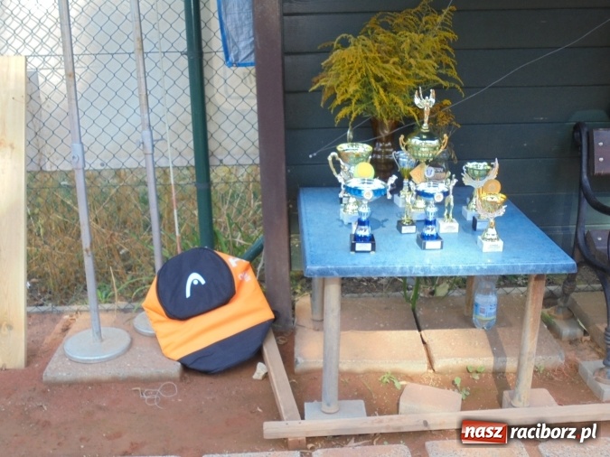Zdjęcie w galerii na portalu naszraciborz.pl: Puchar międzynarodowego turnieju tenisowego pojechał do Pilszcza  wiadomości z regionu