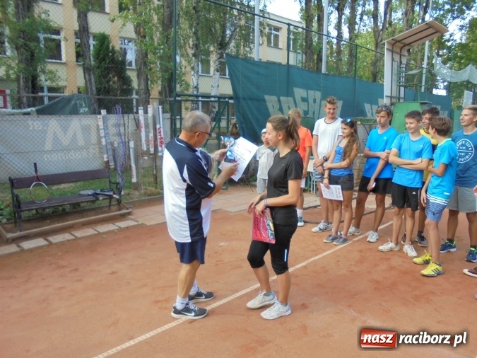 Zdjęcie w galerii na portalu naszraciborz.pl: Puchar międzynarodowego turnieju tenisowego pojechał do Pilszcza  wiadomości z regionu