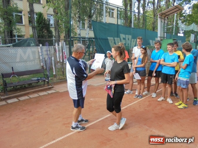 Zdjęcie w galerii na portalu naszraciborz.pl: Puchar międzynarodowego turnieju tenisowego pojechał do Pilszcza  wiadomości z regionu