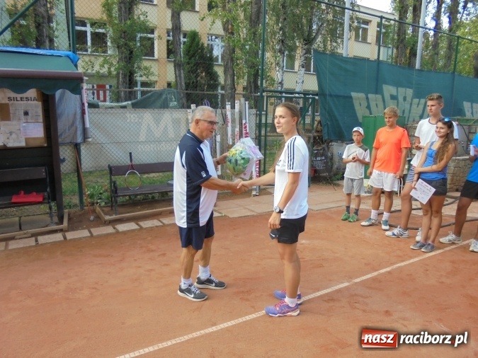 Zdjęcie w galerii na portalu naszraciborz.pl: Puchar międzynarodowego turnieju tenisowego pojechał do Pilszcza  wiadomości z regionu