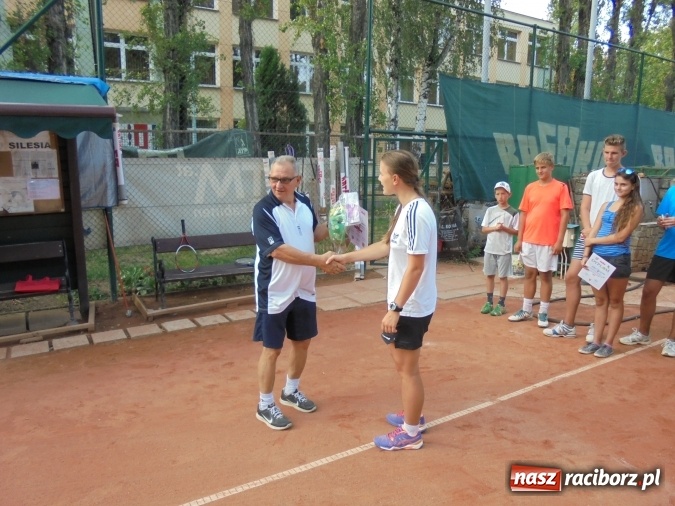 Zdjęcie w galerii na portalu naszraciborz.pl: Puchar międzynarodowego turnieju tenisowego pojechał do Pilszcza  wiadomości z regionu