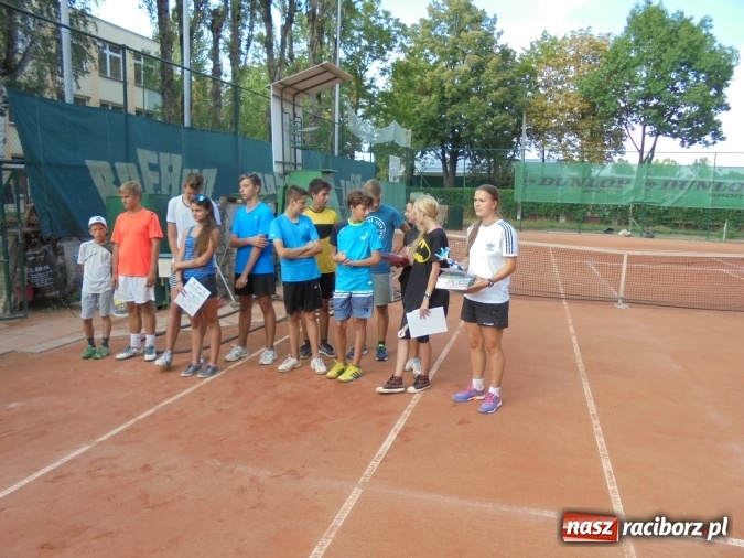 Zdjęcie w galerii na portalu naszraciborz.pl: Puchar międzynarodowego turnieju tenisowego pojechał do Pilszcza  wiadomości z regionu