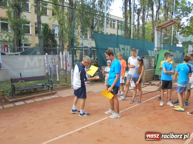 Zdjęcie w galerii na portalu naszraciborz.pl: Puchar międzynarodowego turnieju tenisowego pojechał do Pilszcza  wiadomości z regionu