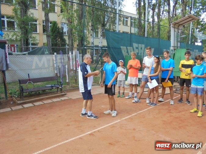 Zdjęcie w galerii na portalu naszraciborz.pl: Puchar międzynarodowego turnieju tenisowego pojechał do Pilszcza  wiadomości z regionu
