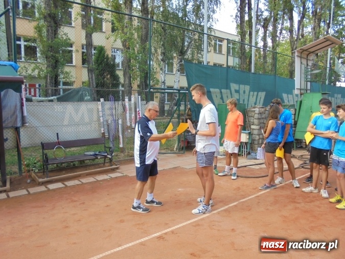 Zdjęcie w galerii na portalu naszraciborz.pl: Puchar międzynarodowego turnieju tenisowego pojechał do Pilszcza  wiadomości z regionu