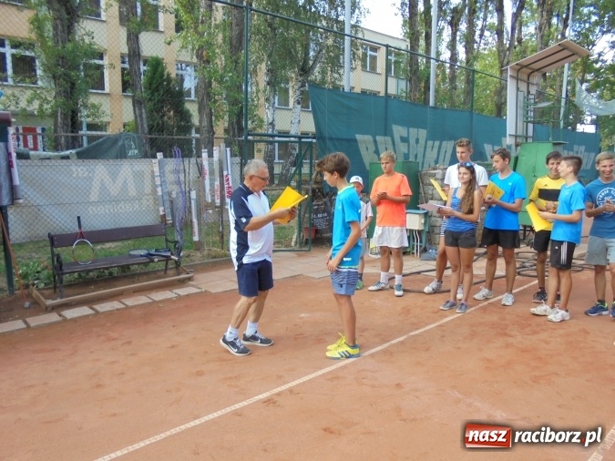 Zdjęcie w galerii na portalu naszraciborz.pl: Puchar międzynarodowego turnieju tenisowego pojechał do Pilszcza  wiadomości z regionu