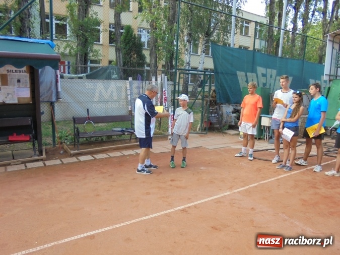 Zdjęcie w galerii na portalu naszraciborz.pl: Puchar międzynarodowego turnieju tenisowego pojechał do Pilszcza  wiadomości z regionu