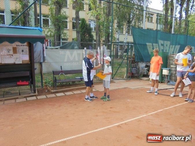 Zdjęcie w galerii na portalu naszraciborz.pl: Puchar międzynarodowego turnieju tenisowego pojechał do Pilszcza  wiadomości z regionu