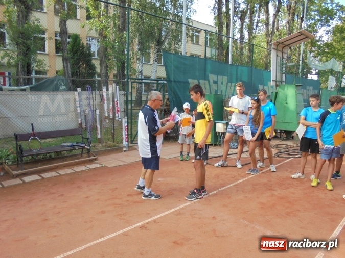 Zdjęcie w galerii na portalu naszraciborz.pl: Puchar międzynarodowego turnieju tenisowego pojechał do Pilszcza  wiadomości z regionu