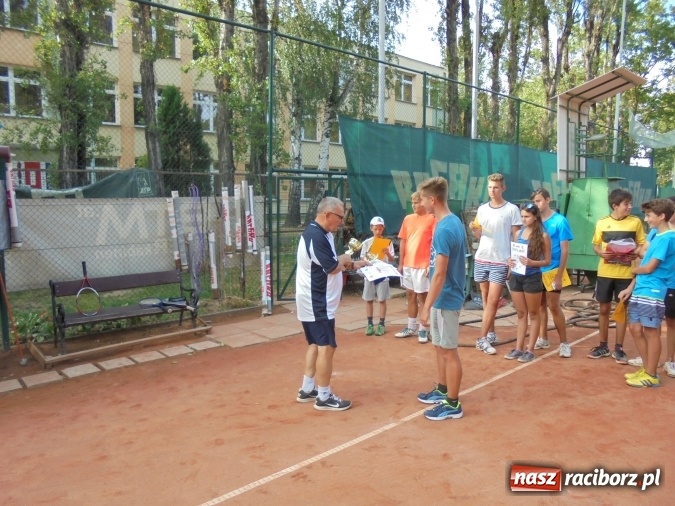 Zdjęcie w galerii na portalu naszraciborz.pl: Puchar międzynarodowego turnieju tenisowego pojechał do Pilszcza  wiadomości z regionu