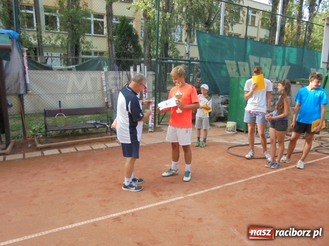 Zdjęcie w galerii na portalu naszraciborz.pl: Puchar międzynarodowego turnieju tenisowego pojechał do Pilszcza  wiadomości z regionu