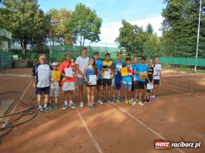 Zdjęcie w galerii na portalu naszraciborz.pl: Puchar międzynarodowego turnieju tenisowego pojechał do Pilszcza  wiadomości z regionu