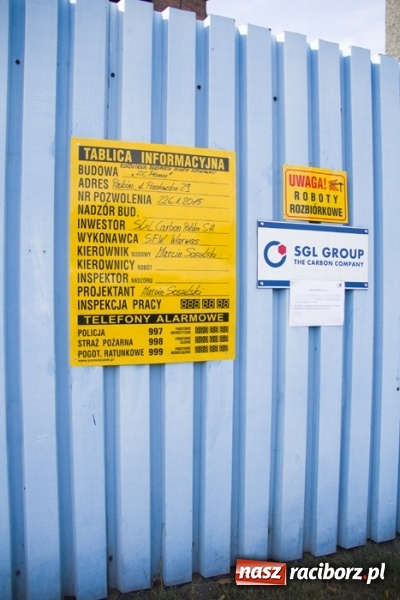 Zdjęcie w galerii na portalu naszraciborz.pl: Rozbiórka starej ciepłowni na Płoni. Ludzie na Fabrycznej toną w pyle i są wściekli wiadomości z regionu