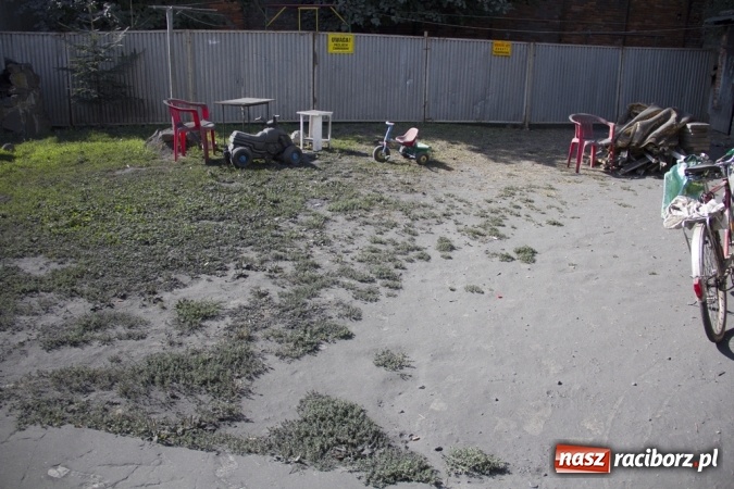 Zdjęcie w galerii na portalu naszraciborz.pl: Rozbiórka starej ciepłowni na Płoni. Ludzie na Fabrycznej toną w pyle i są wściekli wiadomości z regionu