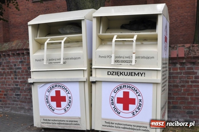 Zdjęcie w galerii na portalu naszraciborz.pl: Tajemnica kontenerów na używaną odzież wiadomości z regionu