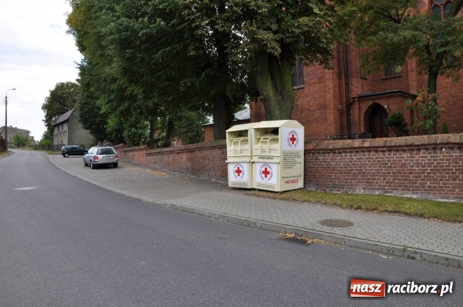 Zdjęcie w galerii na portalu naszraciborz.pl: Tajemnica kontenerów na używaną odzież wiadomości z regionu