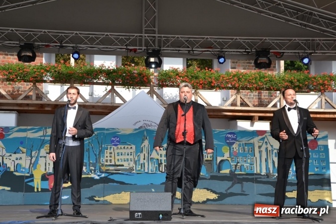 Zdjęcie w galerii na portalu naszraciborz.pl: Trzej tenorzy zaśpiewali na Zamku Piastowskim wiadomości z regionu