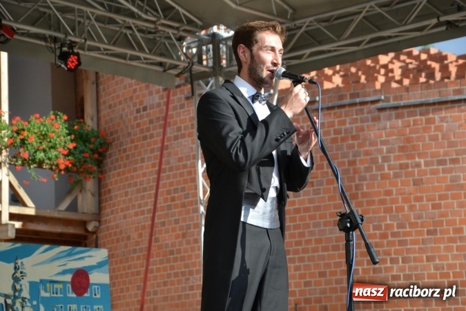 Zdjęcie w galerii na portalu naszraciborz.pl: Trzej tenorzy zaśpiewali na Zamku Piastowskim wiadomości z regionu