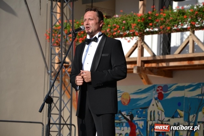 Zdjęcie w galerii na portalu naszraciborz.pl: Trzej tenorzy zaśpiewali na Zamku Piastowskim wiadomości z regionu