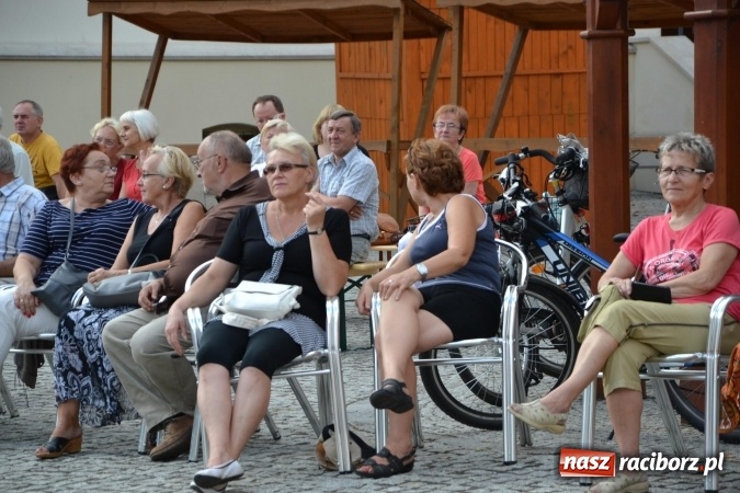 Zdjęcie w galerii na portalu naszraciborz.pl: Trzej tenorzy zaśpiewali na Zamku Piastowskim wiadomości z regionu