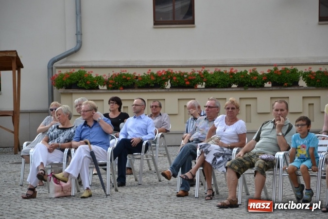 Zdjęcie w galerii na portalu naszraciborz.pl: Trzej tenorzy zaśpiewali na Zamku Piastowskim wiadomości z regionu