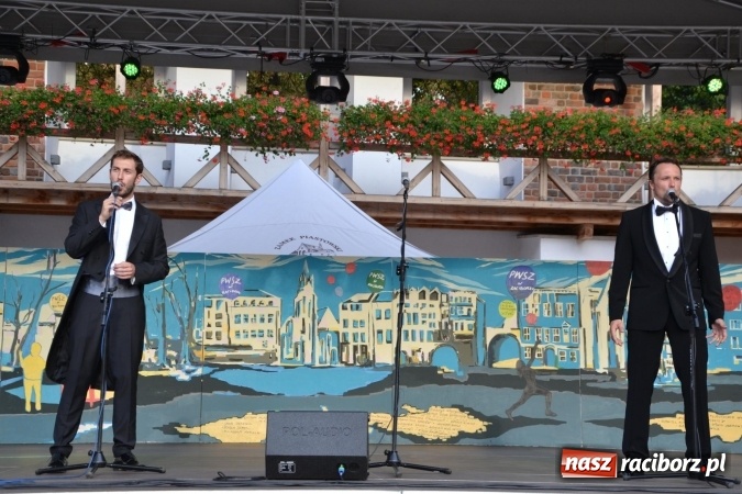 Zdjęcie w galerii na portalu naszraciborz.pl: Trzej tenorzy zaśpiewali na Zamku Piastowskim wiadomości z regionu