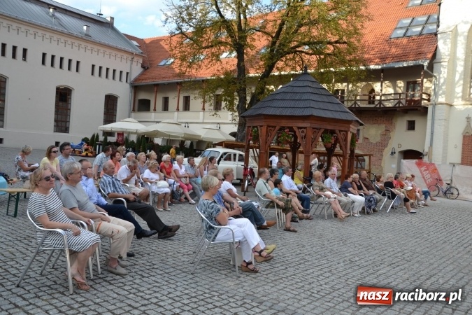 Zdjęcie w galerii na portalu naszraciborz.pl: Trzej tenorzy zaśpiewali na Zamku Piastowskim wiadomości z regionu