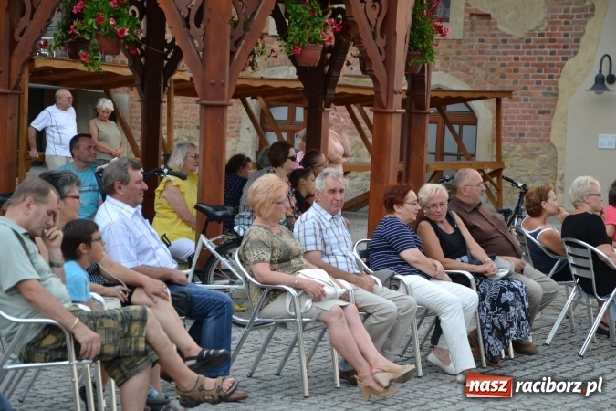 Zdjęcie w galerii na portalu naszraciborz.pl: Trzej tenorzy zaśpiewali na Zamku Piastowskim wiadomości z regionu