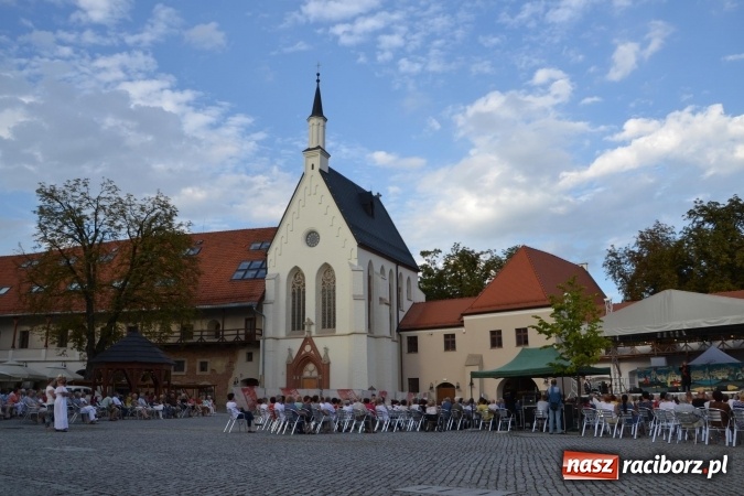 Zdjęcie w galerii na portalu naszraciborz.pl: Trzej tenorzy zaśpiewali na Zamku Piastowskim wiadomości z regionu