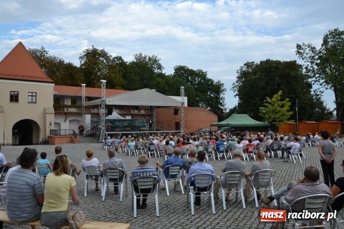Zdjęcie w galerii na portalu naszraciborz.pl: Trzej tenorzy zaśpiewali na Zamku Piastowskim wiadomości z regionu