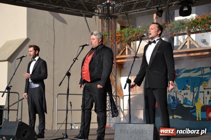 Zdjęcie w galerii na portalu naszraciborz.pl: Trzej tenorzy zaśpiewali na Zamku Piastowskim wiadomości z regionu