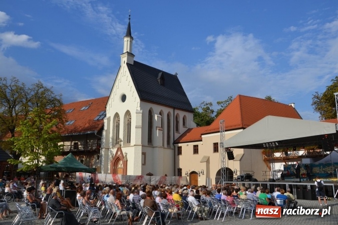 Zdjęcie w galerii na portalu naszraciborz.pl: Trzej tenorzy zaśpiewali na Zamku Piastowskim wiadomości z regionu