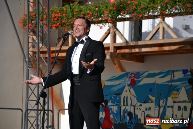 Zdjęcie w galerii na portalu naszraciborz.pl: Trzej tenorzy zaśpiewali na Zamku Piastowskim wiadomości z regionu