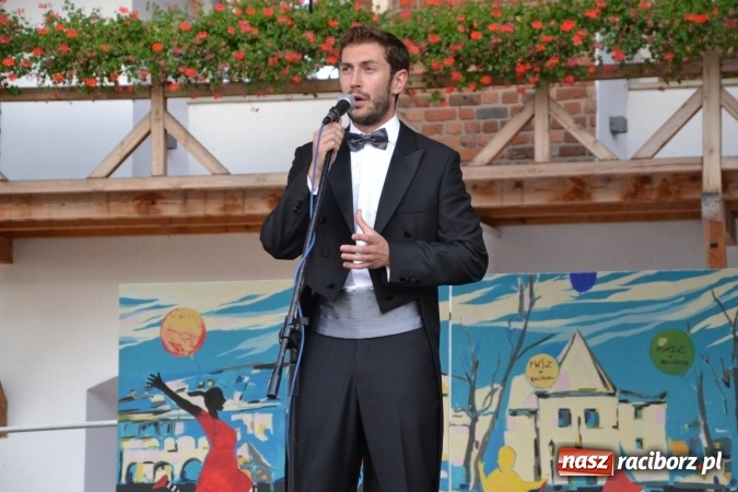 Zdjęcie w galerii na portalu naszraciborz.pl: Trzej tenorzy zaśpiewali na Zamku Piastowskim wiadomości z regionu