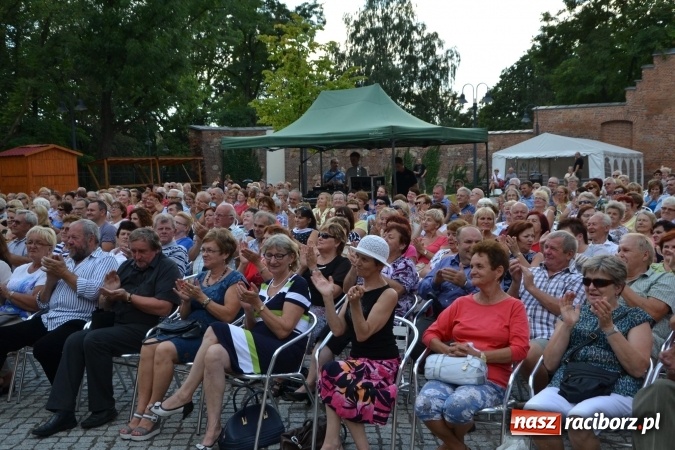 Zdjęcie w galerii na portalu naszraciborz.pl: Trzej tenorzy zaśpiewali na Zamku Piastowskim wiadomości z regionu